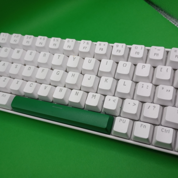 MageGee Portable 60% Mechanical Gaming Keyboard - Picture 4 of 5